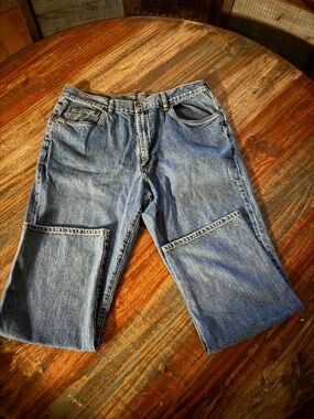 Tommy Bahama Light Blue Classic Denim Jeans. Men’s  size 40x30.
